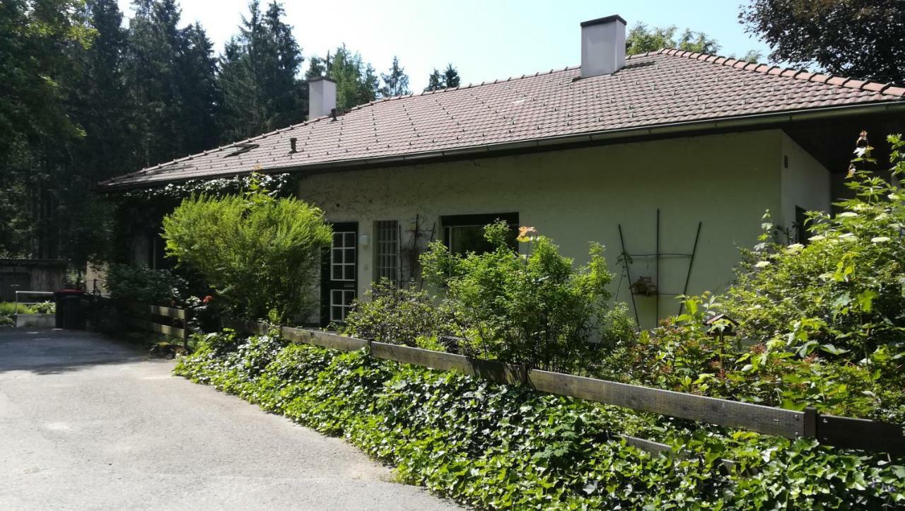 Ferienhaus Am Waldrand Villa Ampflwang im Hausruckwald Esterno foto